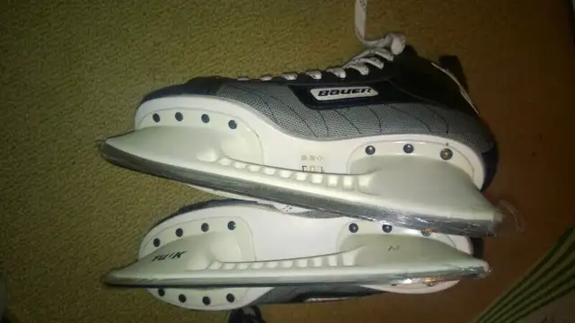 Bauer Impact 1000 SR Hockey Skates SIZE 9.5 US in Hockey in Mississauga / Peel Region - Image 9