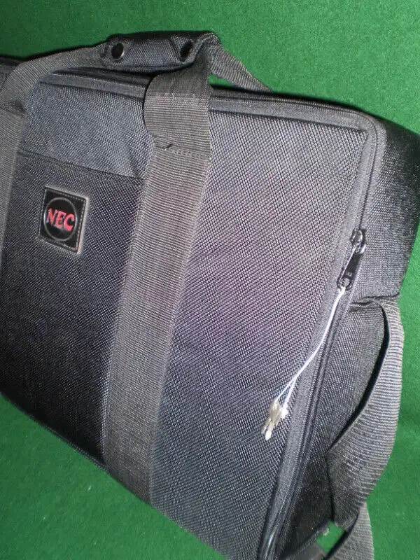 HP, Dell, NEC Laptop Carrying Cases and Luggage in Laptop Accessories in City of Toronto - Image 8