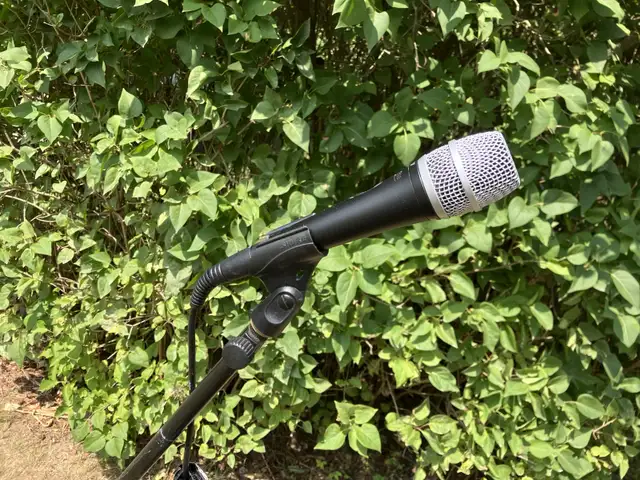  Shure PG57-LC Cardioid Dynamic Instrument Microphone with t in Pro Audio & Recording Equipment in Markham / York Region - Image 3