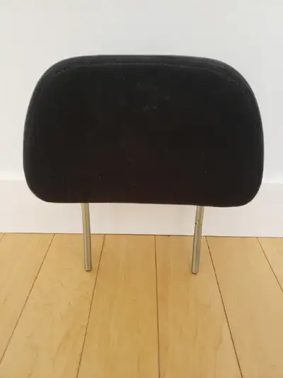 Selling a Subaru impreza side (Rt or Lt) headrest. This came from a 2009 Subaru Impreza hatchback an...
