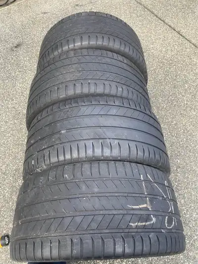 Set of 4 Michelin Latitude Sport 3 summer performance tires 295/35/R21 in excellent condition with 9...