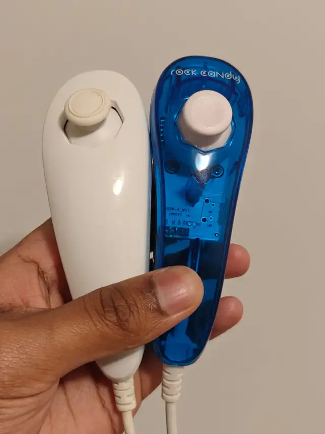 Wii Nunchuk (x2) ea $10