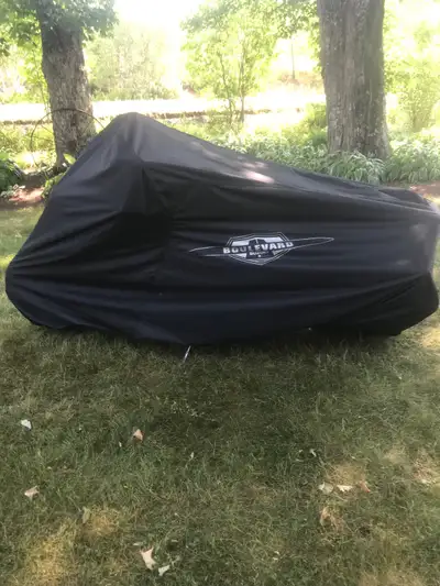 2005 Suzuki boulevard with 26000 km . Fuel injected cobra pipes saddle bags and bike cover with full...