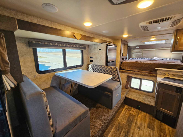 2019 Eagle Cap 811 EC truck camper with slide in Travel Trailers & Campers in Fort McMurray - Image 3