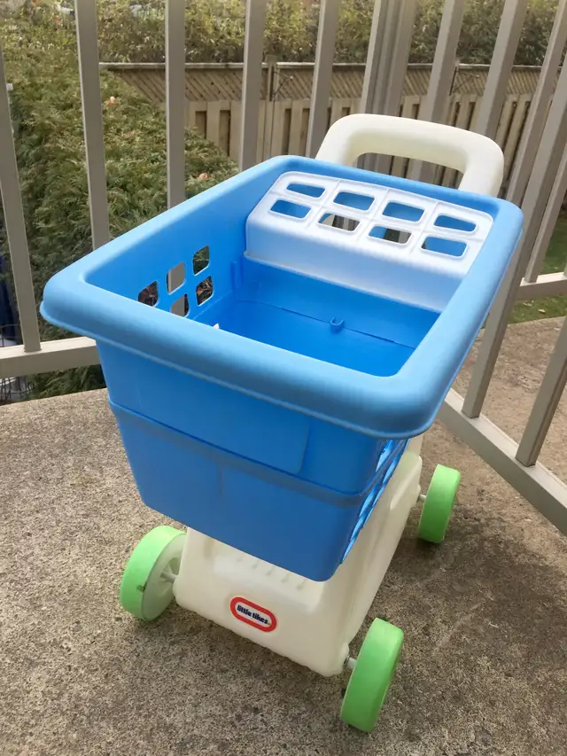 Little Tikes Child Toys Shopping Car(chariot/panier), like new in Toys in City of Montréal - Image 2