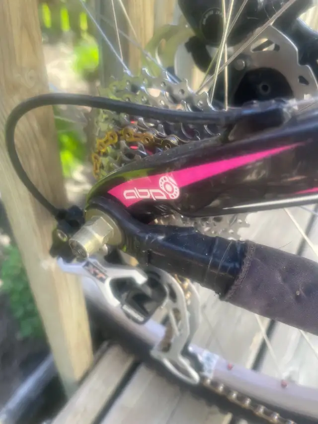 Trek Top Fuel 9.8 full carbon bike, 26” wheels in Mountain in London - Image 9