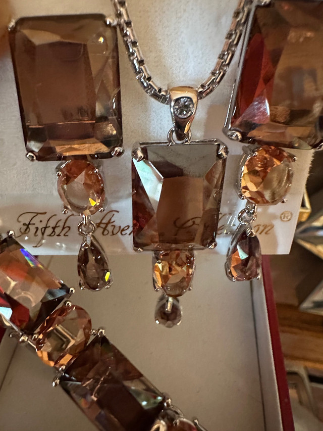 BRAND NEW VINTAGE “ FIFTH AVENUE “ SMOKY QUARTZ CUSTOM SET in Jewellery & Watches in Regina - Image 4