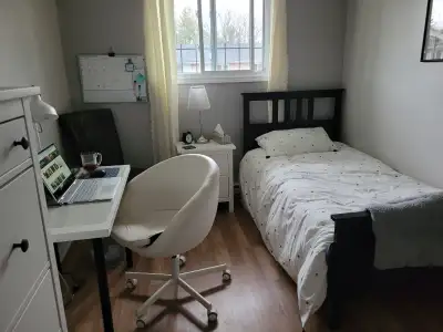 STUDENT ROOM RENTAL Sept. 1 2025