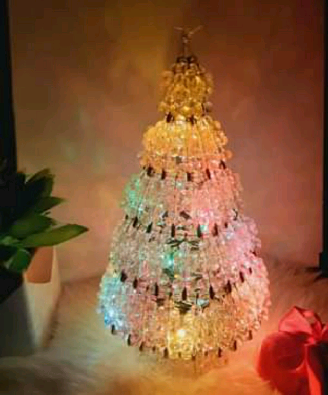 Vintage Folk Art Safety Pin Clear Star Beads Christmas Tree  in Arts & Collectibles in Ottawa - Image 10