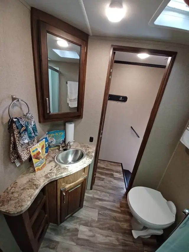 RV 5th Wheel in RVs & Motorhomes in 100 Mile House - Image 8