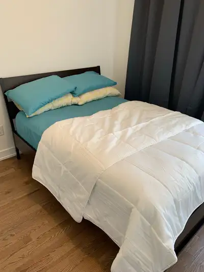 A furnished room for rent in the brand new townhouse at Stittsville. (African family) -shared/ kitch...