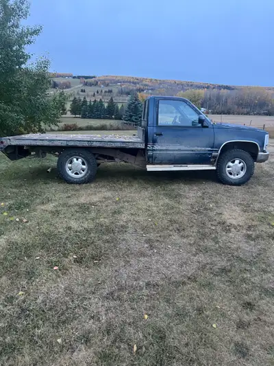 Its a 1989 GMC 2500 with 230,000 km on it, 5 speed manual, 4x4 New parts: New brakes New spark plugs...