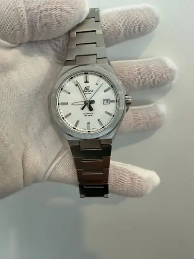Casio Edifice Worn but great condition (scuffs on band) Full kit, includes box, papers, links, extra...