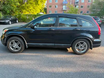 Honda cr-v 2008,indique 222,000 km mais je l'ai acheter de mon mécanicien et le moteur a été refait...