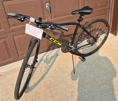 CCM MOUNTAIN BIKE, 21 Speeds, Disc Brakes, 19 1/2 inch Frame ( 19 1/2 inch frame in Mountain Bikes m...