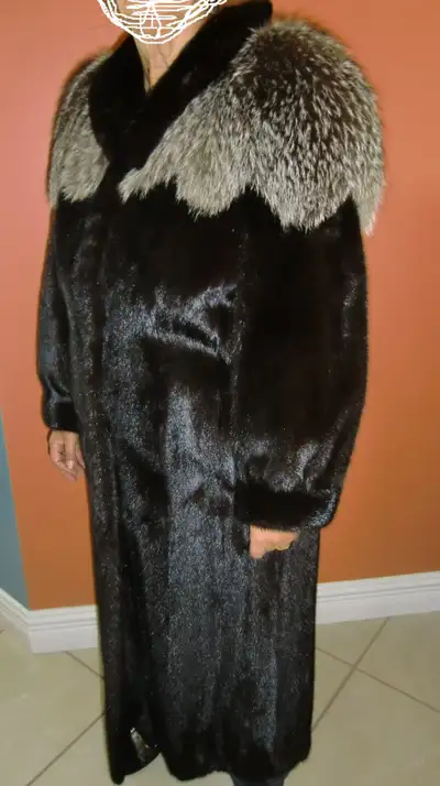 Manteau de fourrure (vison et renard argenté), View more