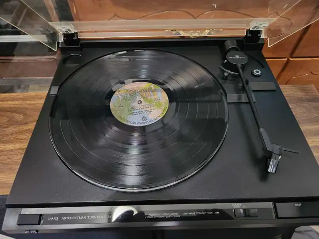 JVC - Turntable Receiver Stereo System in Stereo Systems & Home Theatre in Edmonton - Image 8