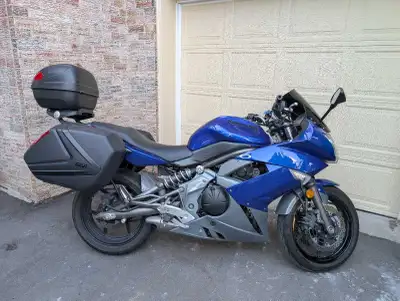 Well-maintained 2009 Kawasaki Ninja 650R with only 28,000 km. -Certified -Givi V35 hard side cases -...