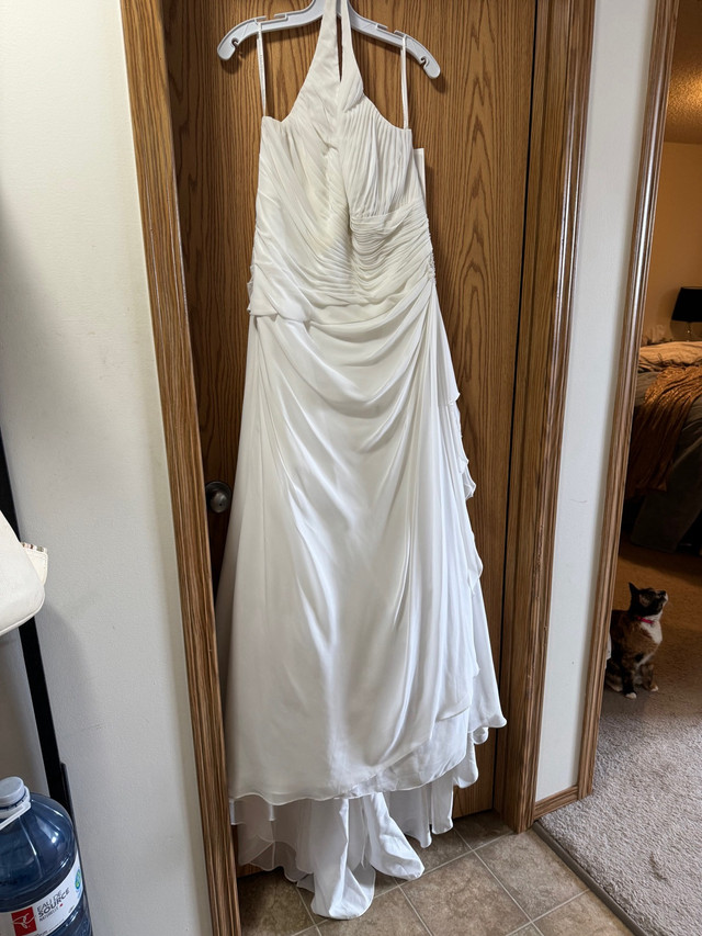  Halter Wedding Dress in Women's - Other in Edmonton