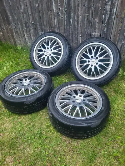 Mags TSW Snetterton chromé en bon état général. Ça vient avec des pneus Sailun Atrezzo 225 50 R17 bo...