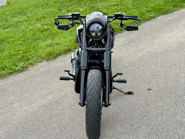 2008 VRod NightRod Special With Low Kms Brand New Build in Street, Cruisers & Choppers in Oakville / Halton Region - Image 5