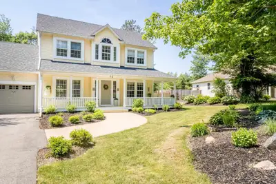 Strategically located in the heart of the Annapolis Valley in beautiful Nova Scotia. This move in re...