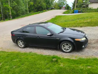 Acura TL en très bonne condition, frein avant arrière refaits, radiateur changé, tout fonctionne bie...