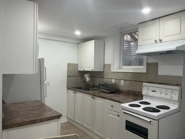 fully furnished basement room in Room Rentals & Roommates in City of Toronto - Image 8