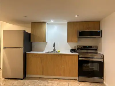 (Utilities & High-Speed Internet Included) 402 Cavendish Crescent, Kingston (West End) $2,150 / mont...