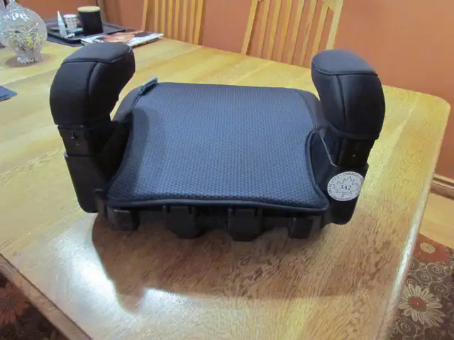 Child car booster seat in Strollers, Carriers & Car Seats in Kitchener / Waterloo - Image 5