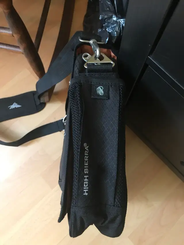 Sac - Malette pour ordinateur High Sierra in Laptop Accessories in Sherbrooke - Image 6