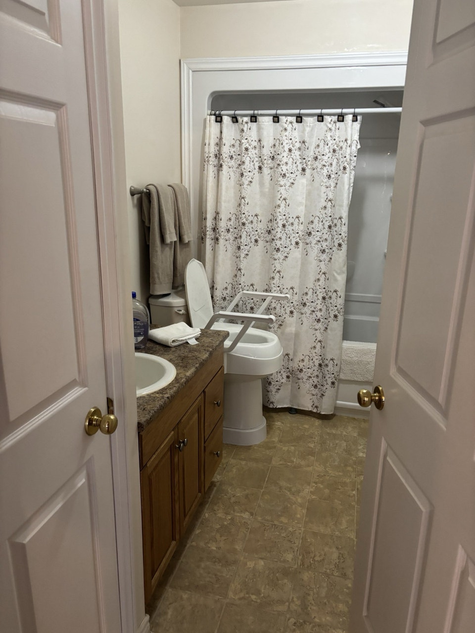 Two bedroom Duplex Near Regional Hospital 3