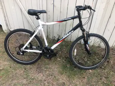 GIANT BOULDER XL MOUNTAIN BIKE, View more