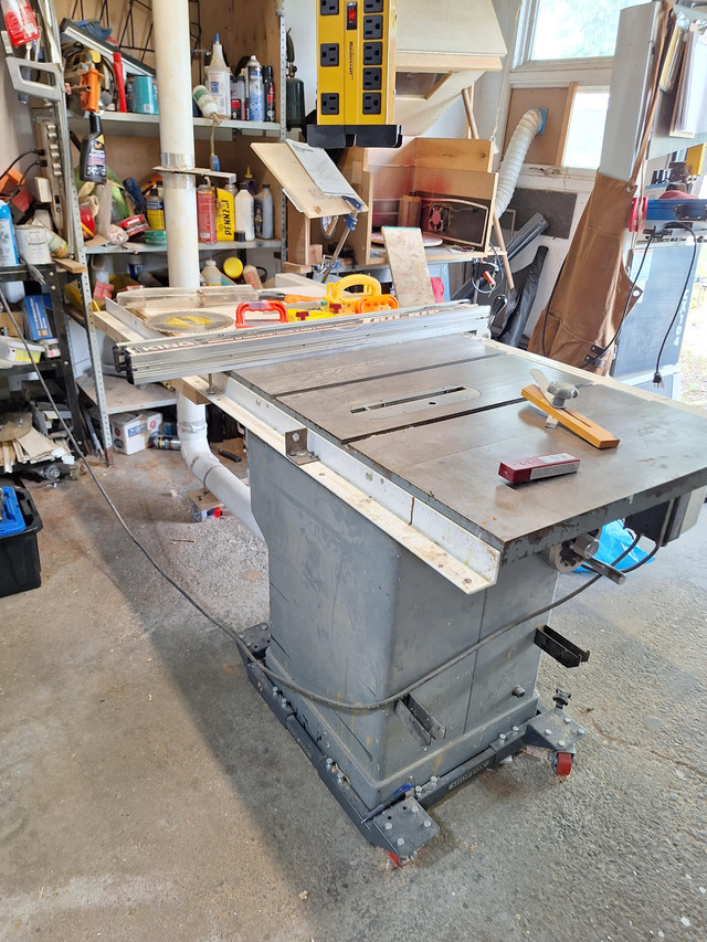 King 10 inch Cabinet Saw in Power Tools in Ottawa