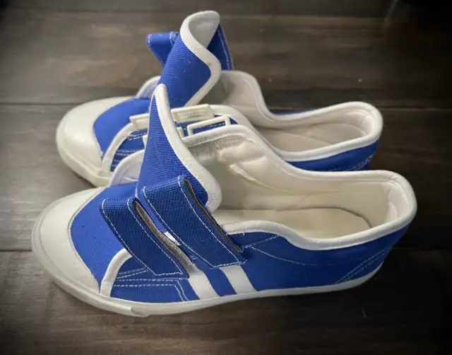 Inmate-Issued Jail Canvas 2-Stripe Velcro Shoes Men’s 5 in Men's in Kitchener / Waterloo - Image 3