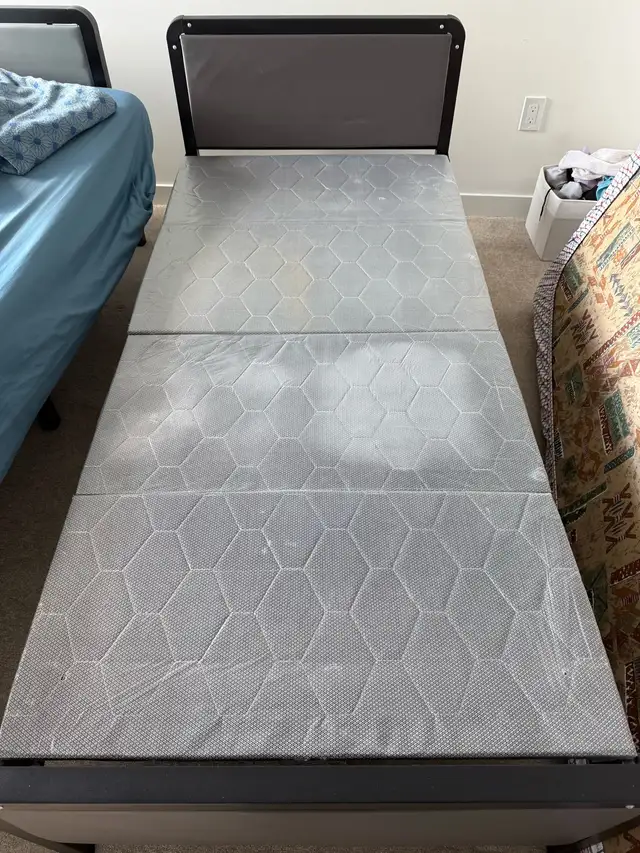 single bed with frame  in Beds & Mattresses in Delta/Surrey/Langley - Image 2