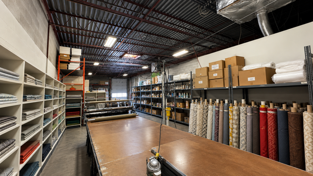 Flexible Office / Warehouse / Sewing Production / Near Airport in Commercial & Office Space for Rent in City of Toronto - Image 4