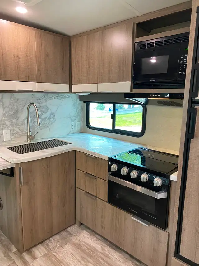 2021 Grand Design Imagine 2600RBath RV in Travel Trailers & Campers in Delta/Surrey/Langley - Image 5