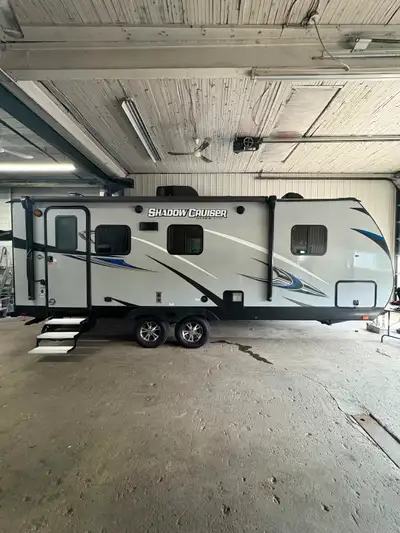 Roulotte Shadow Cruiser Ultra-Lite 27 pieds – 2020 à vendre, en état impeccable. Parfaite pour les a...