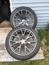 Four 275/40r20 tires and rims