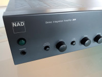 Ampli intégré NAD 304 à l'état neuf. Un an de garantie!