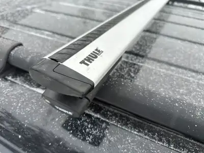 Thule Roof Rack System - Rapid Crossroad 450R Foot Pack (4X) already mounted to AeroBlade bars - Aer...