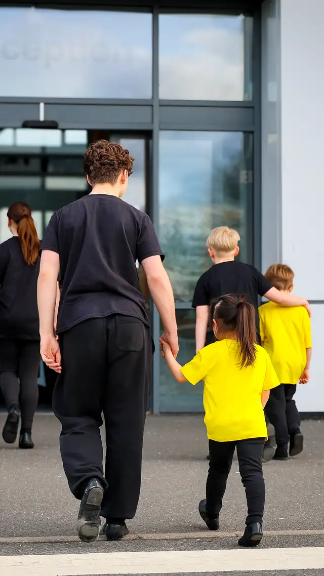 STAGECOACH PERFORMING ARTS SCHOOL - Ready! Set! Shine!542070473543526405