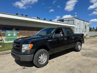 2014 Ford F-150 XL 4x4 with the powerful 3.5L EcoBoost engine and only 166,000 km. Truck runs and dr...