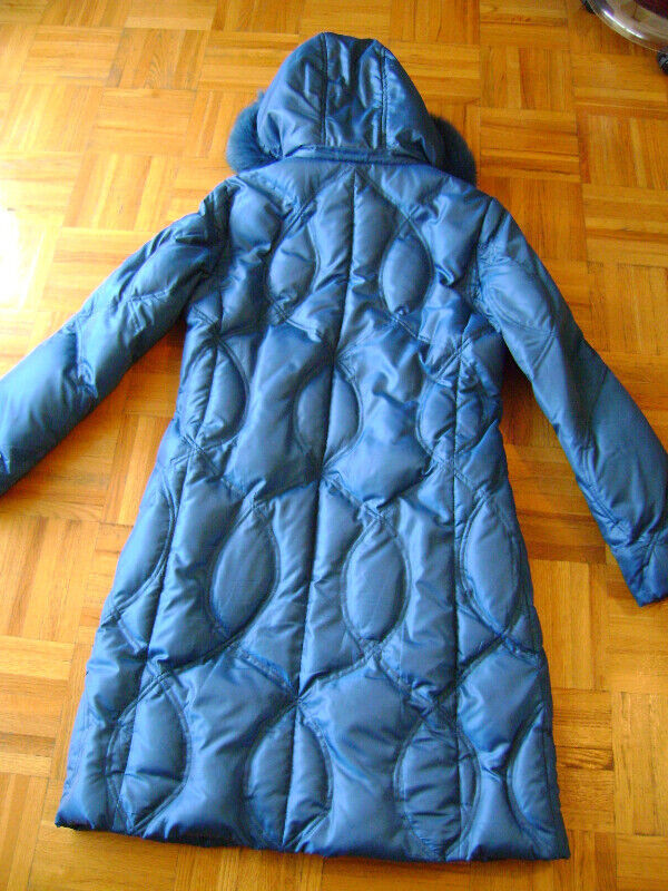 Manteau l hiver de marque Bernardo Design  grandeur small dans Femmes - Hauts et vêtements d'extérieur  à Ouest de l’Île - Image 2