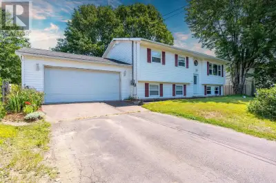 115 Sunset Drive, Kingston Welcome to 115 Sunset Drive! This spacious house is awaiting its new fami...
