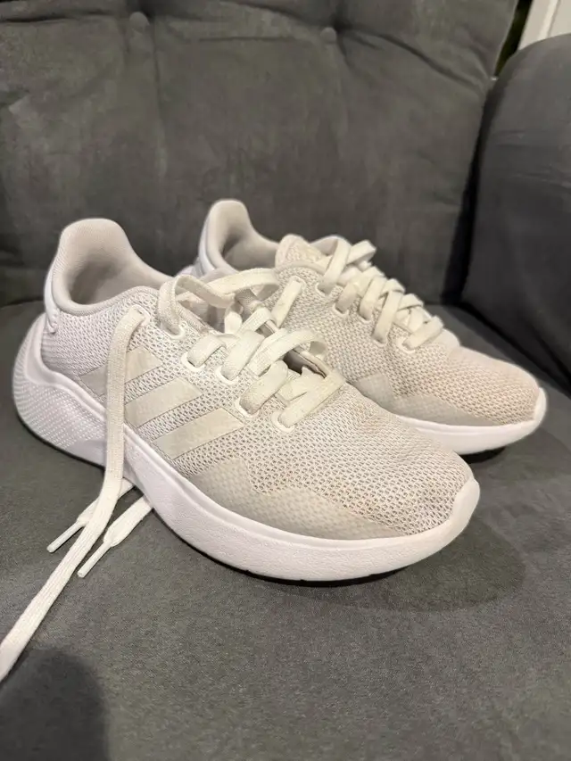 adidas running shoes in Women's - Shoes in Kitchener / Waterloo - Image 2