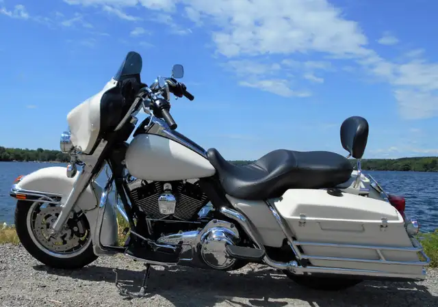 2008 HARLEY DAVIDSON FLHTP Electro Glide Motorcycle in Street, Cruisers & Choppers in Ottawa - Image 3