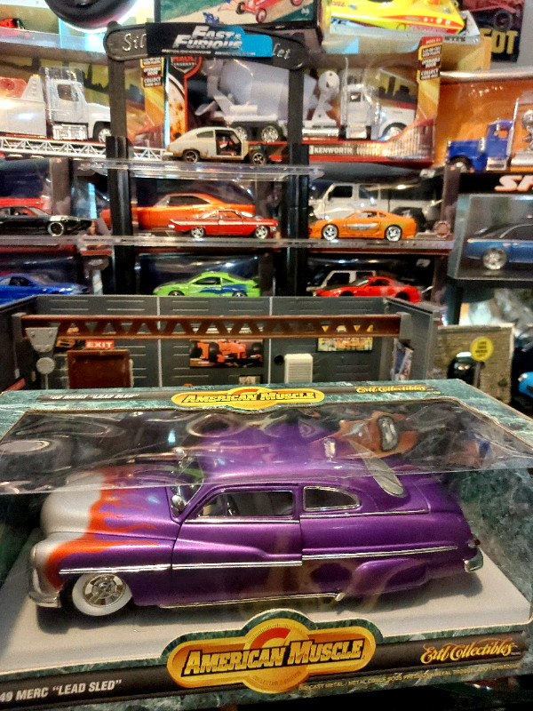 DIECAST CARS & TRUCKS 1:18
MERCURY  in Toys & Games in Hamilton