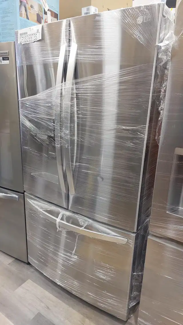 Fridge – 36′′ 26 Cu. Ft. French Door dispenser – Stainless steel in Refrigerators in Mississauga / Peel Region - Image 2